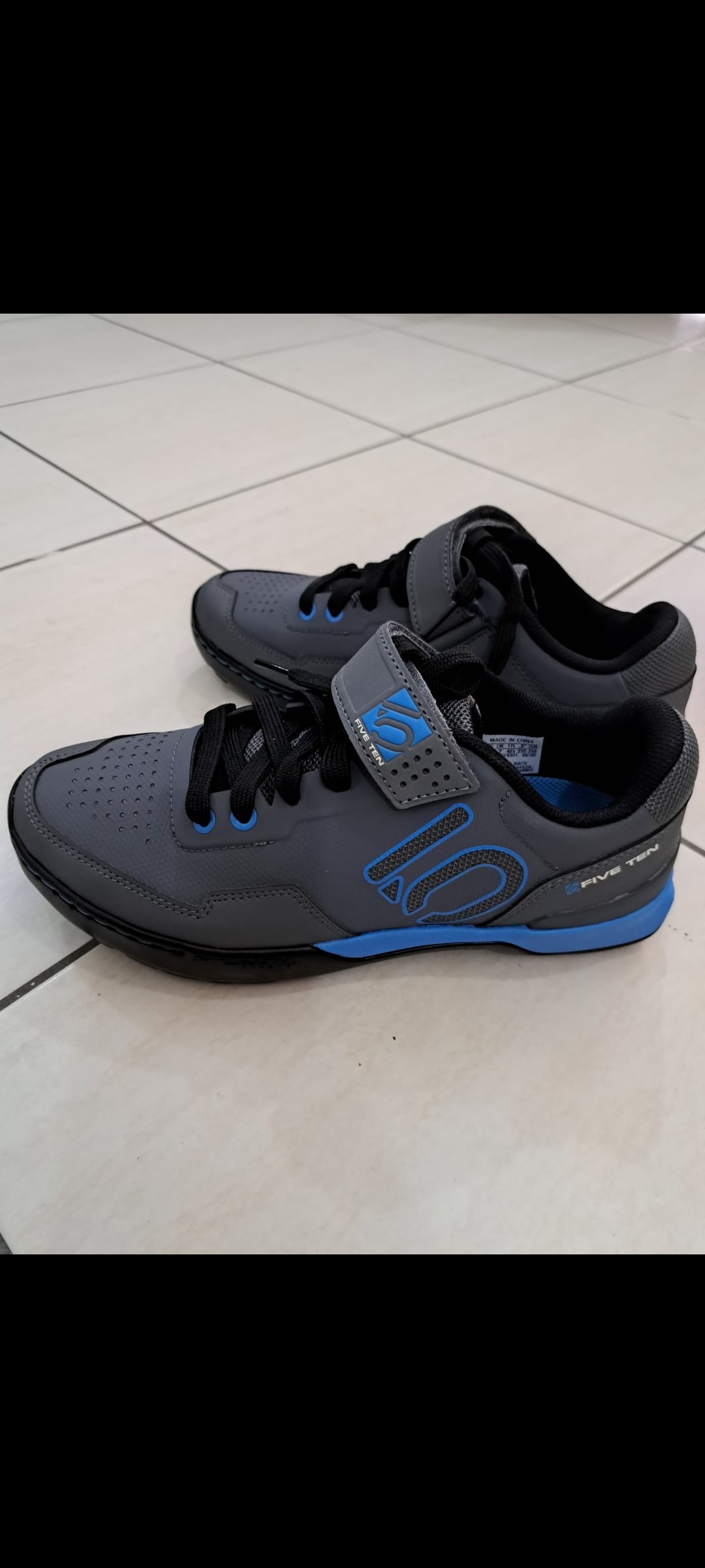 new adidas women cycling shoes size 8.5 US with spd cleats  - Image 3