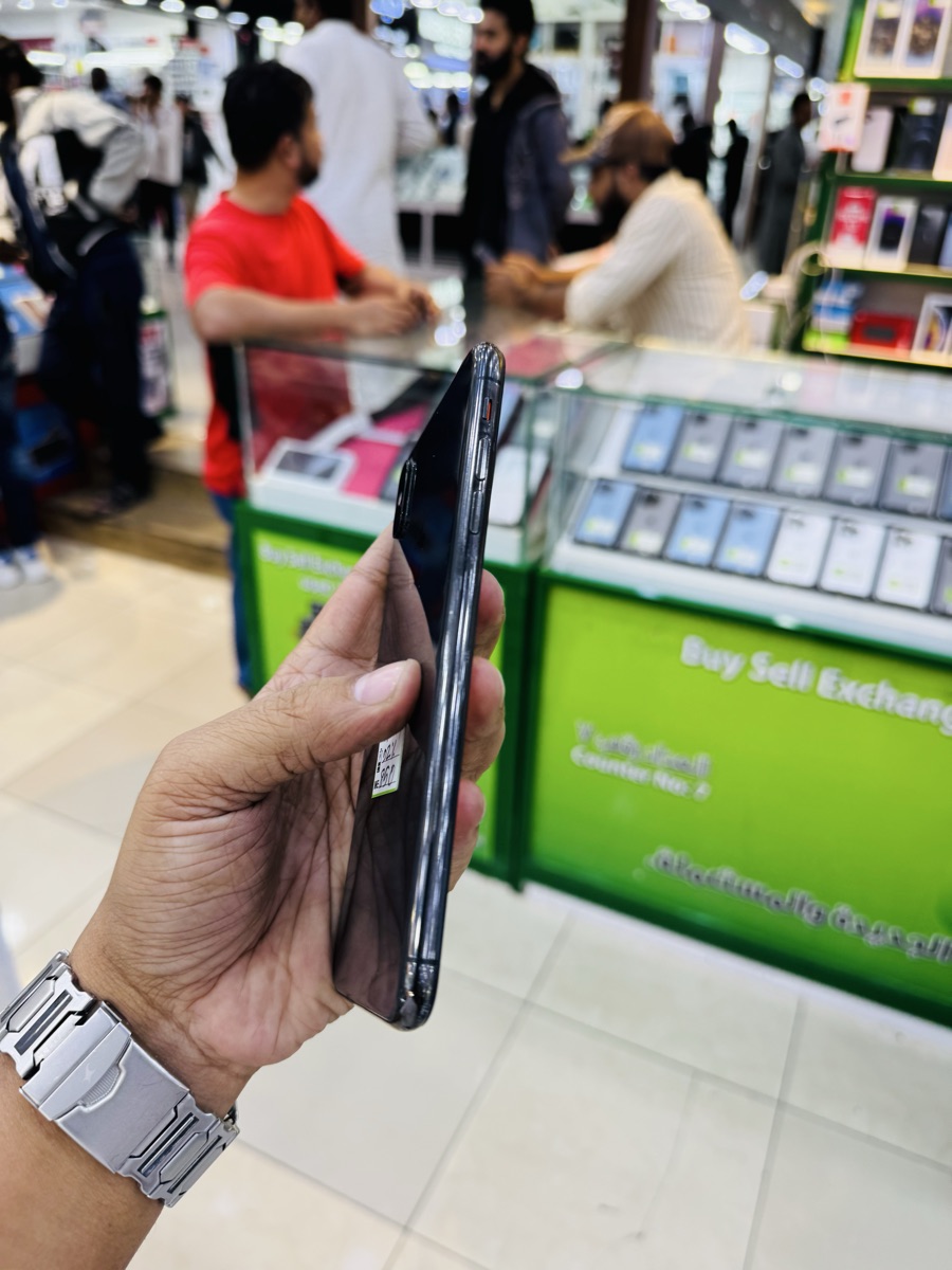 iPhone XS Max - Image 4