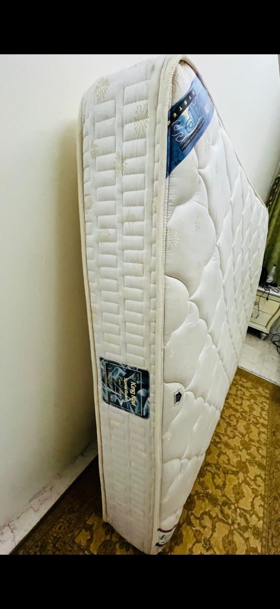 Queen Size Mattress - Excellent comfort - Image 2