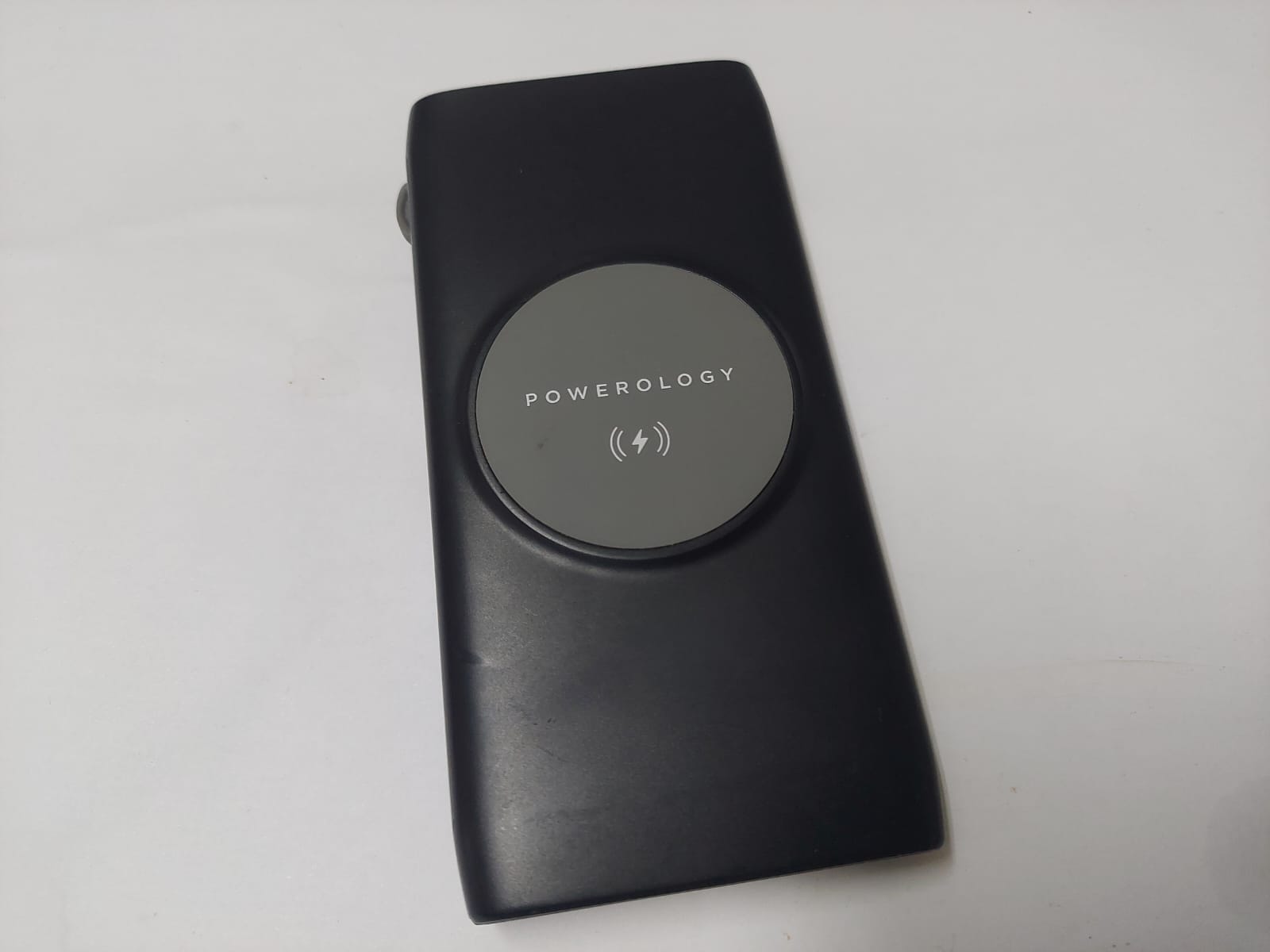 power bank with wirless charging - Image 2