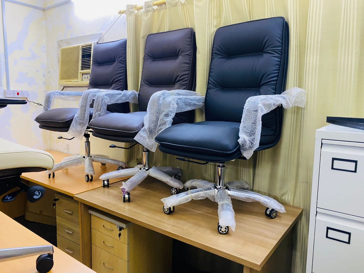 Used Office desk & chairs selling 55157083 - Image 11