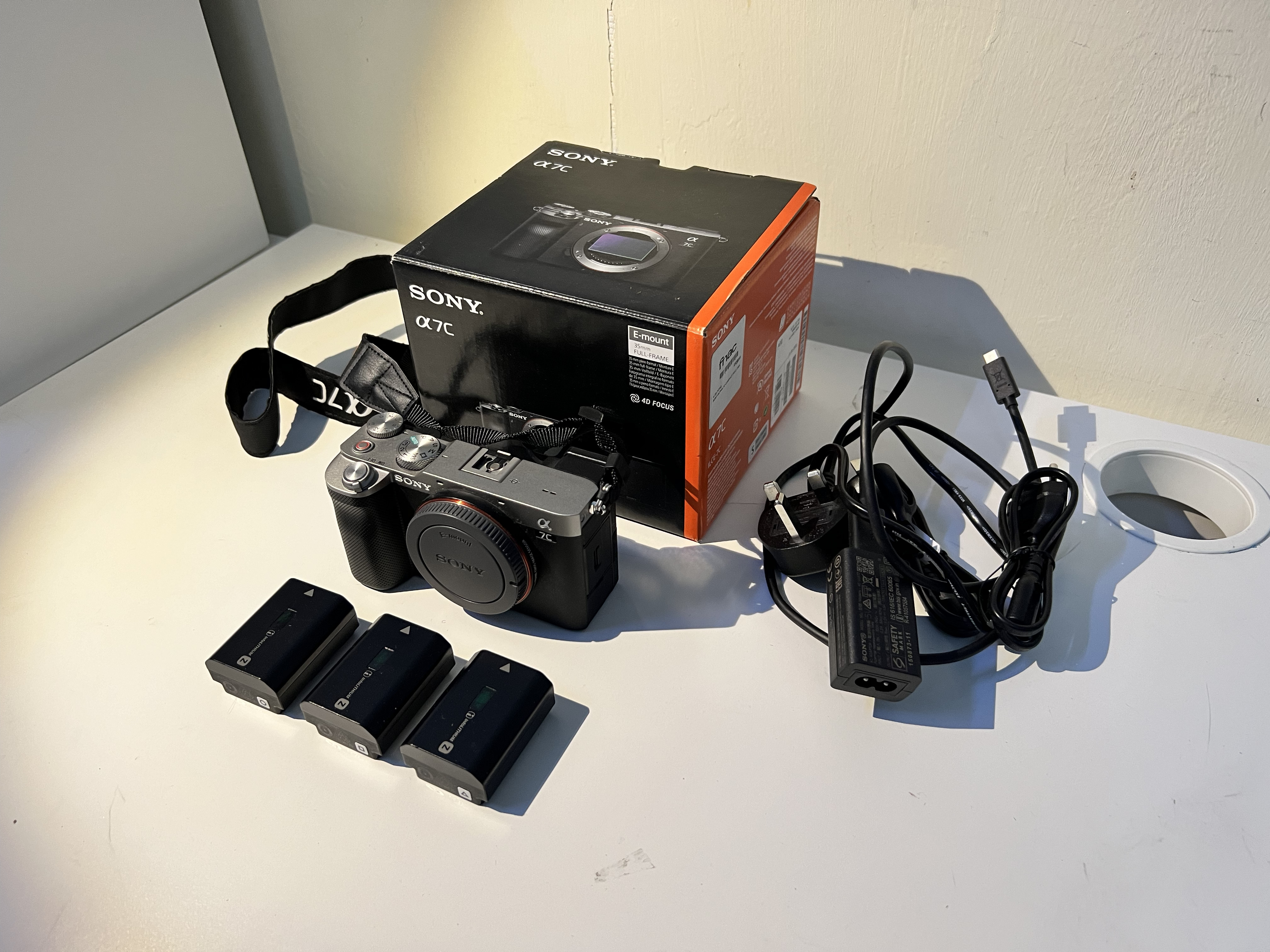 Sony A7C Like New in a box + 2 more extra original Battery - Image 4