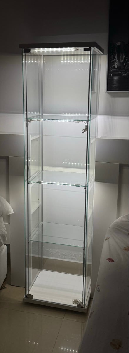 Clear shelves with LED light - Image 1