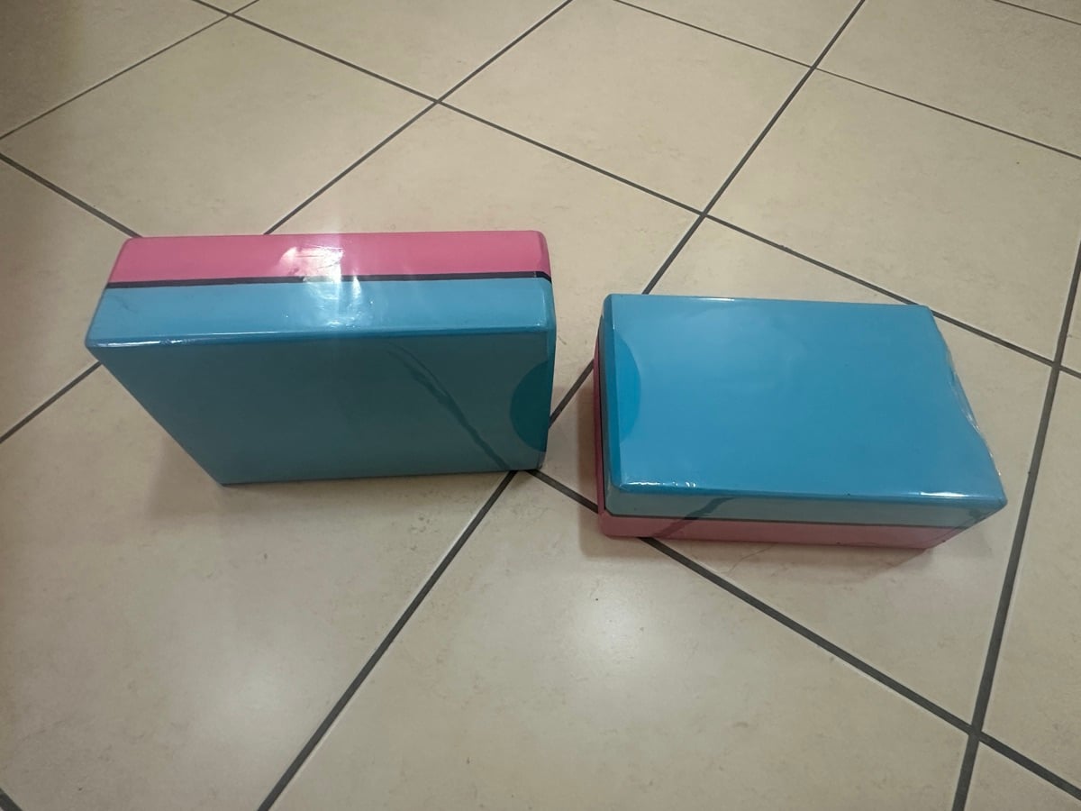 Yoga Blocks (New) 30 QAR, Resistance Loop band (5), New 25 QAR, SPRI Heavy duty resistance band (New) 40 QAR, Yoga mat (used) 20 QAR - Image 3
