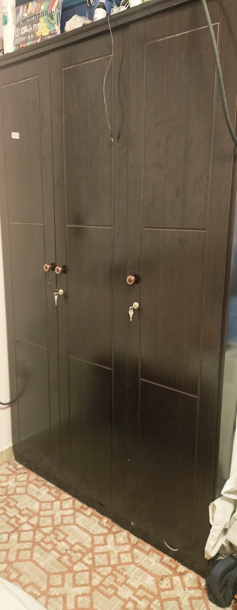 3 door cupboard very good in condition like new - Image 4