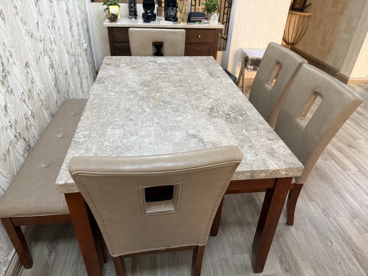 Dining table - Image 1