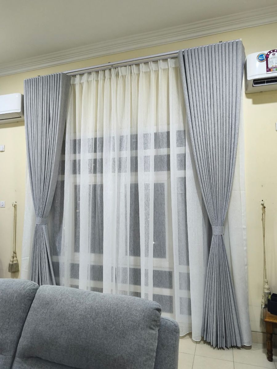Curtain and sofa carpet - Image 10