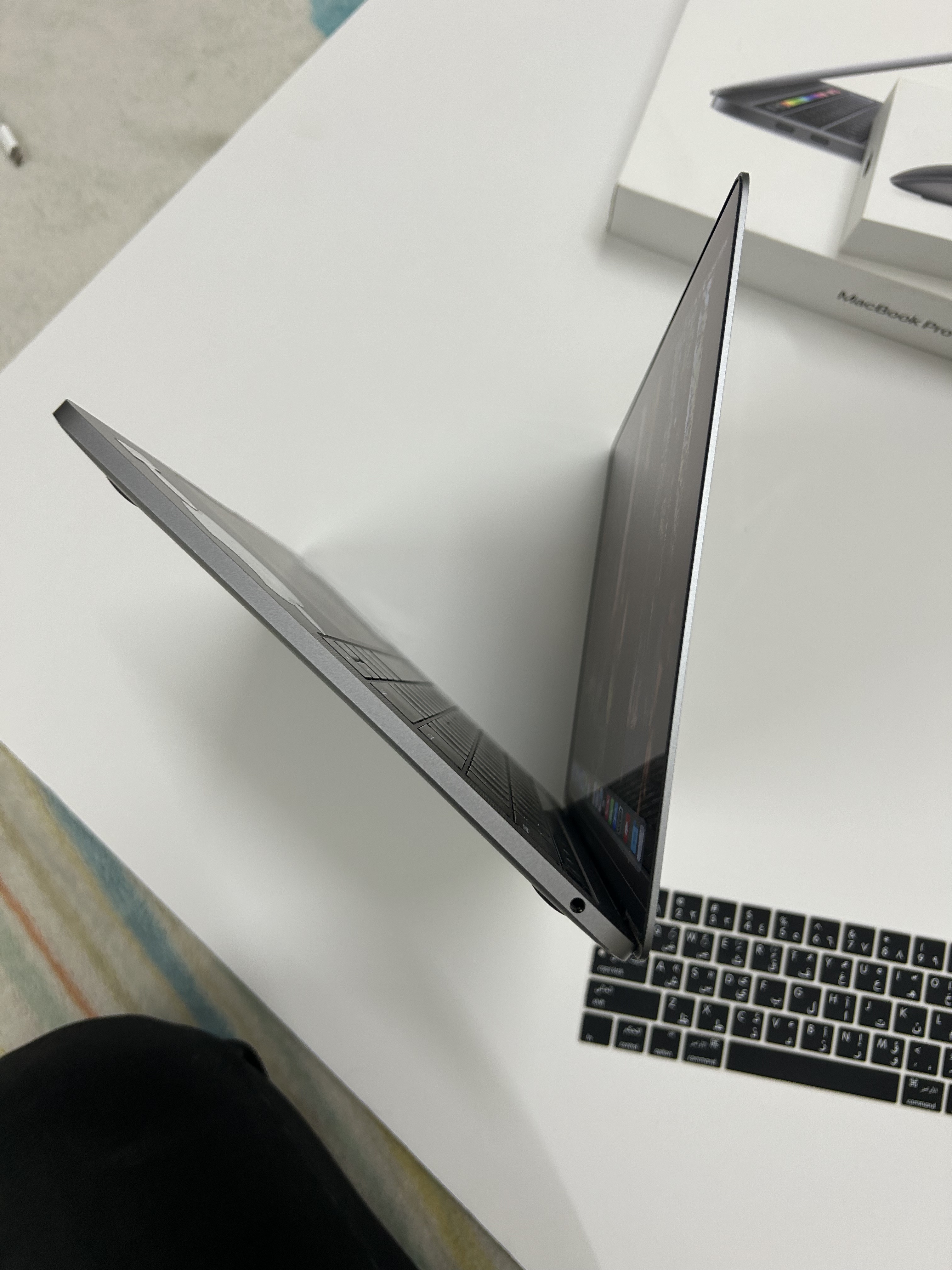 MacBook pro 13-inch, 2019, two thunderbolt 3 ports - Image 3