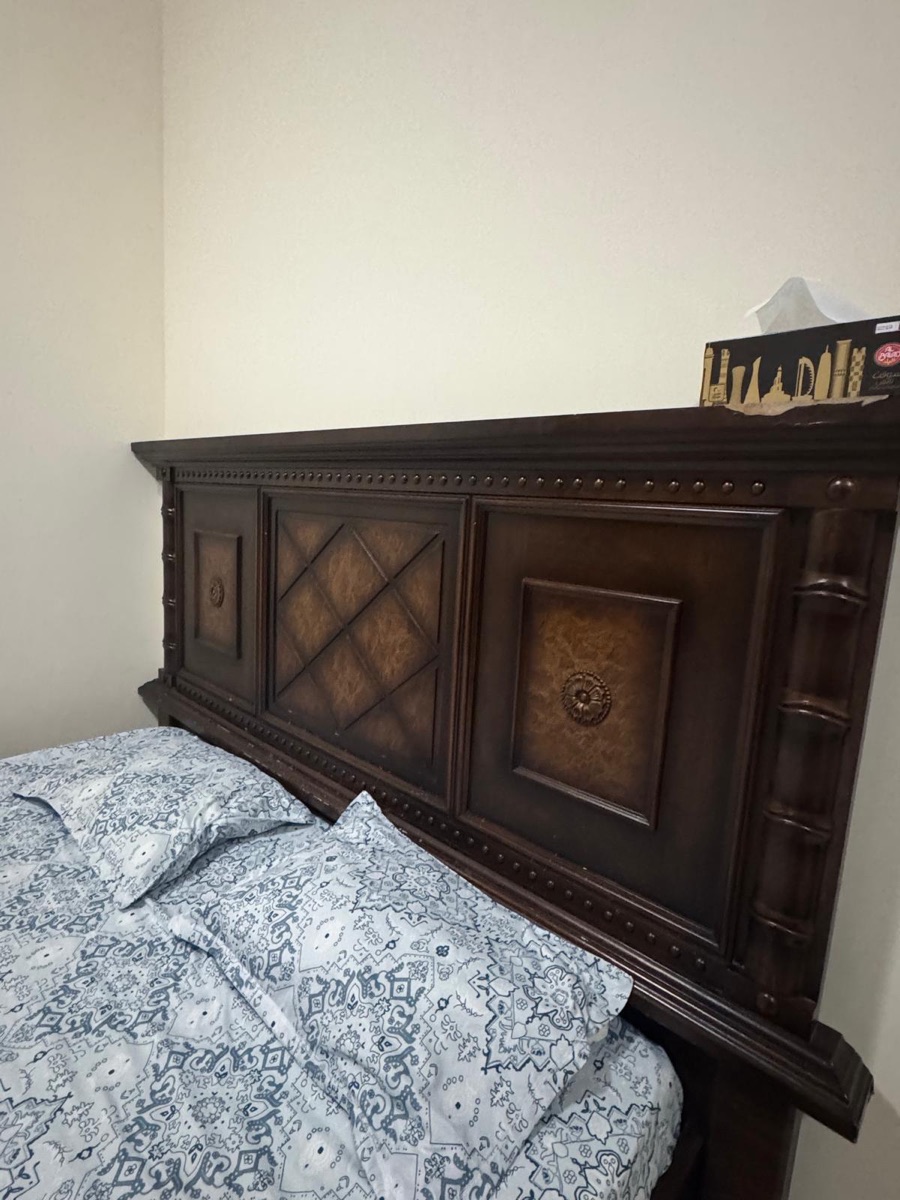 King size bed with mattress - Image 5