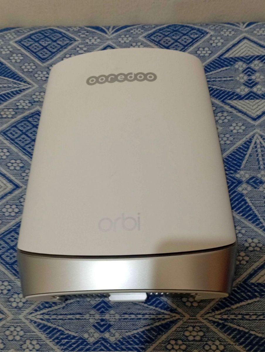 Orbi WiFi router rbr750 & Satellite - Image 3