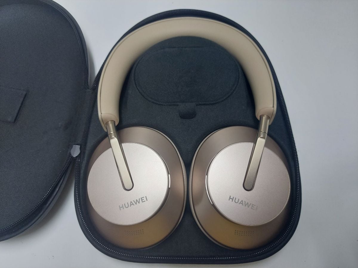 Original Huawei freebuds studio Bluetooth headphone - Image 1