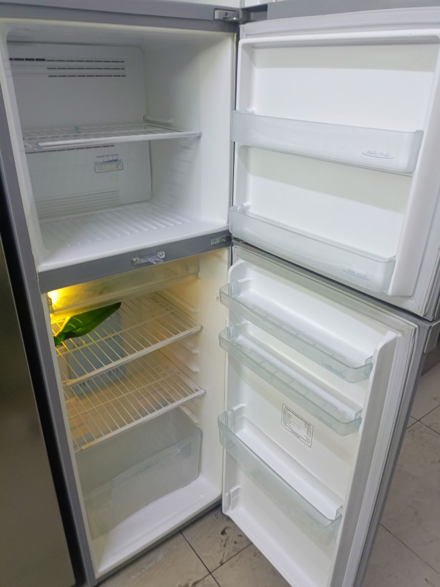 Toshiba refrigerator - Image 2