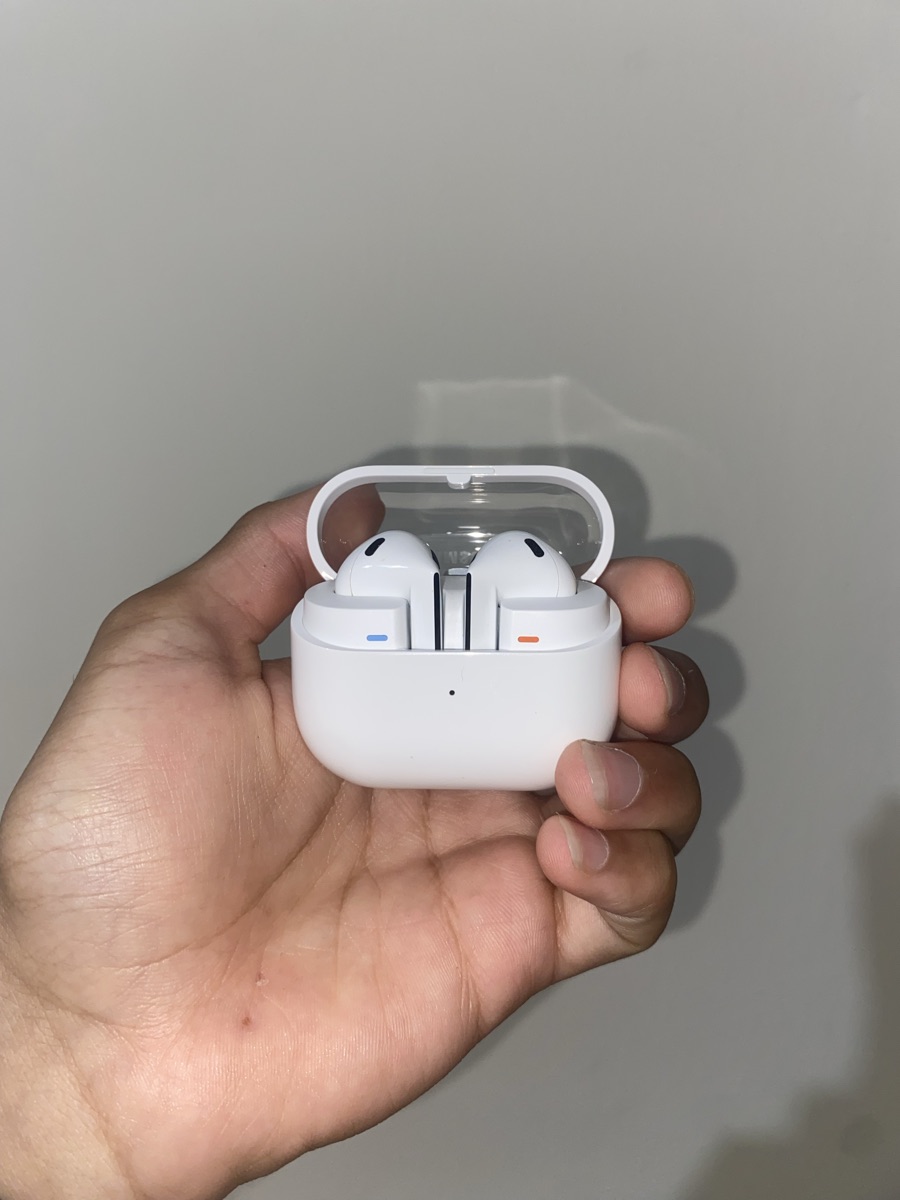 Samsung galaxy buds 3 brand new - Image 2