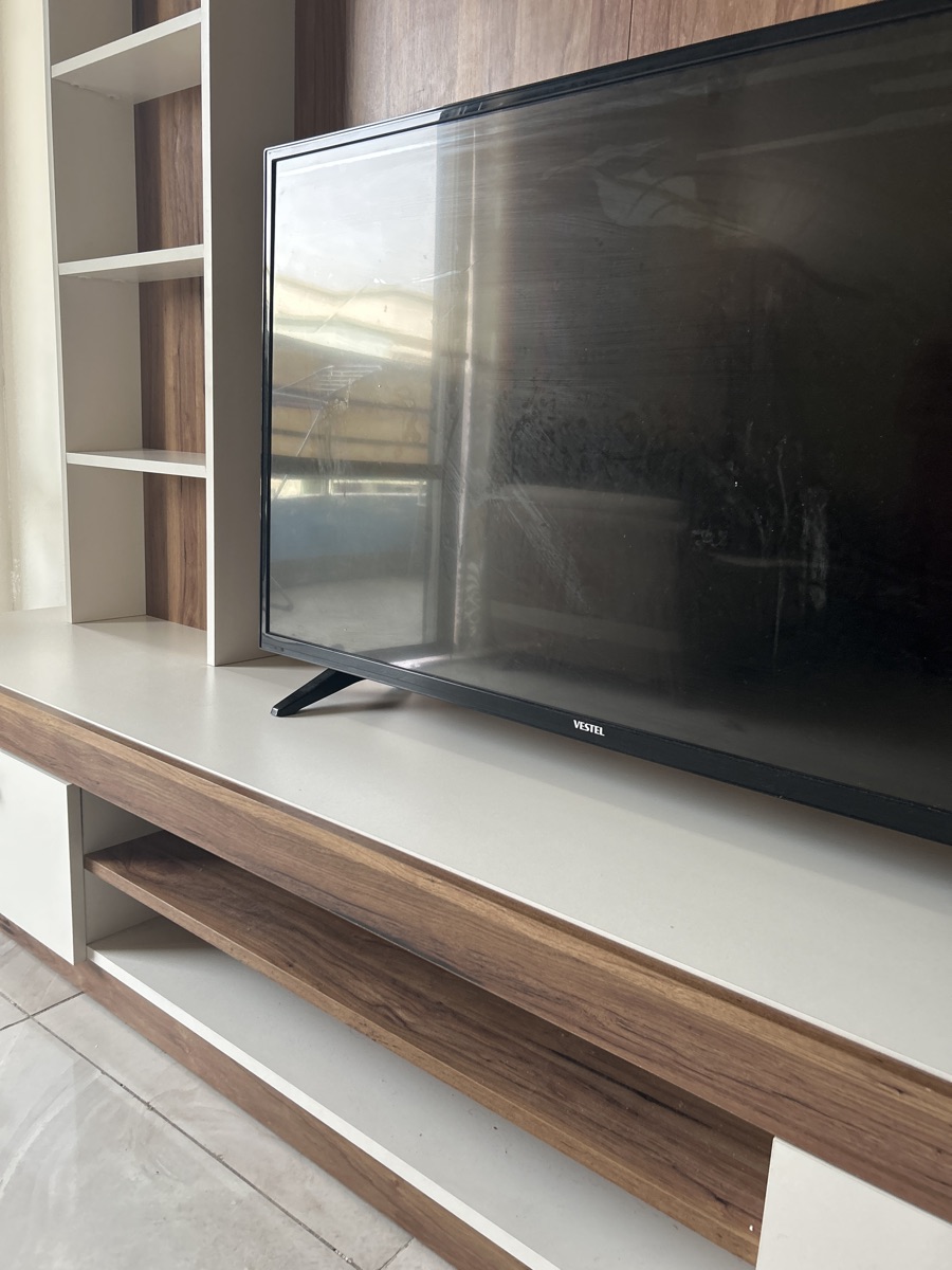 VESTEL TV for sale(display broken on right side of TV) - Image 1