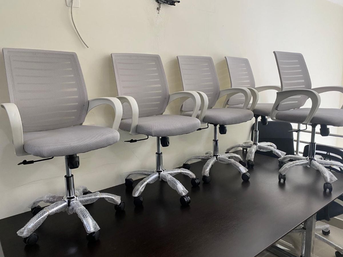 Used office desk study table metting table reception workstation sofa buy sell - Image 15