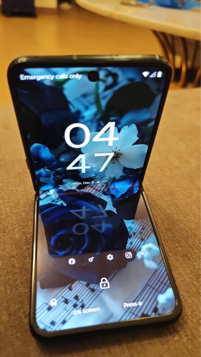 Motorola ultra 60 razr flip - Image 3