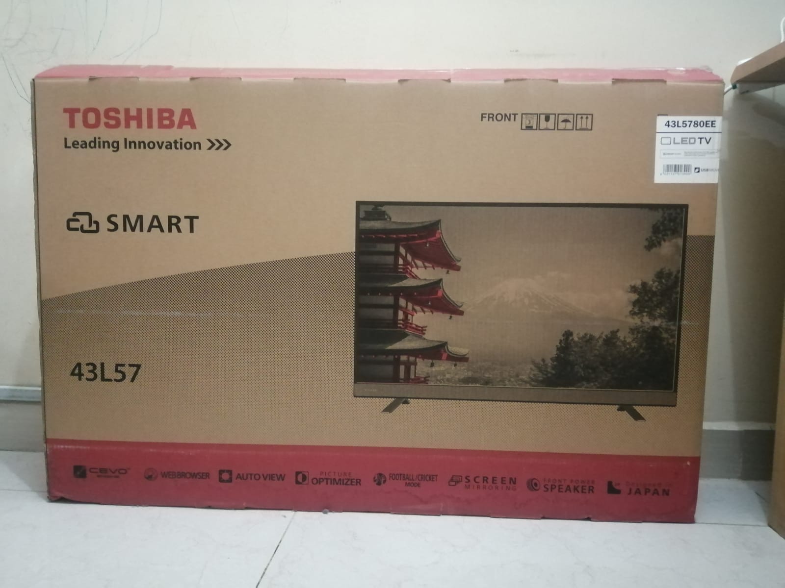 Glass broken Toshiba 43 inch Smart tv available with Box , remote and all accessories - Image 3