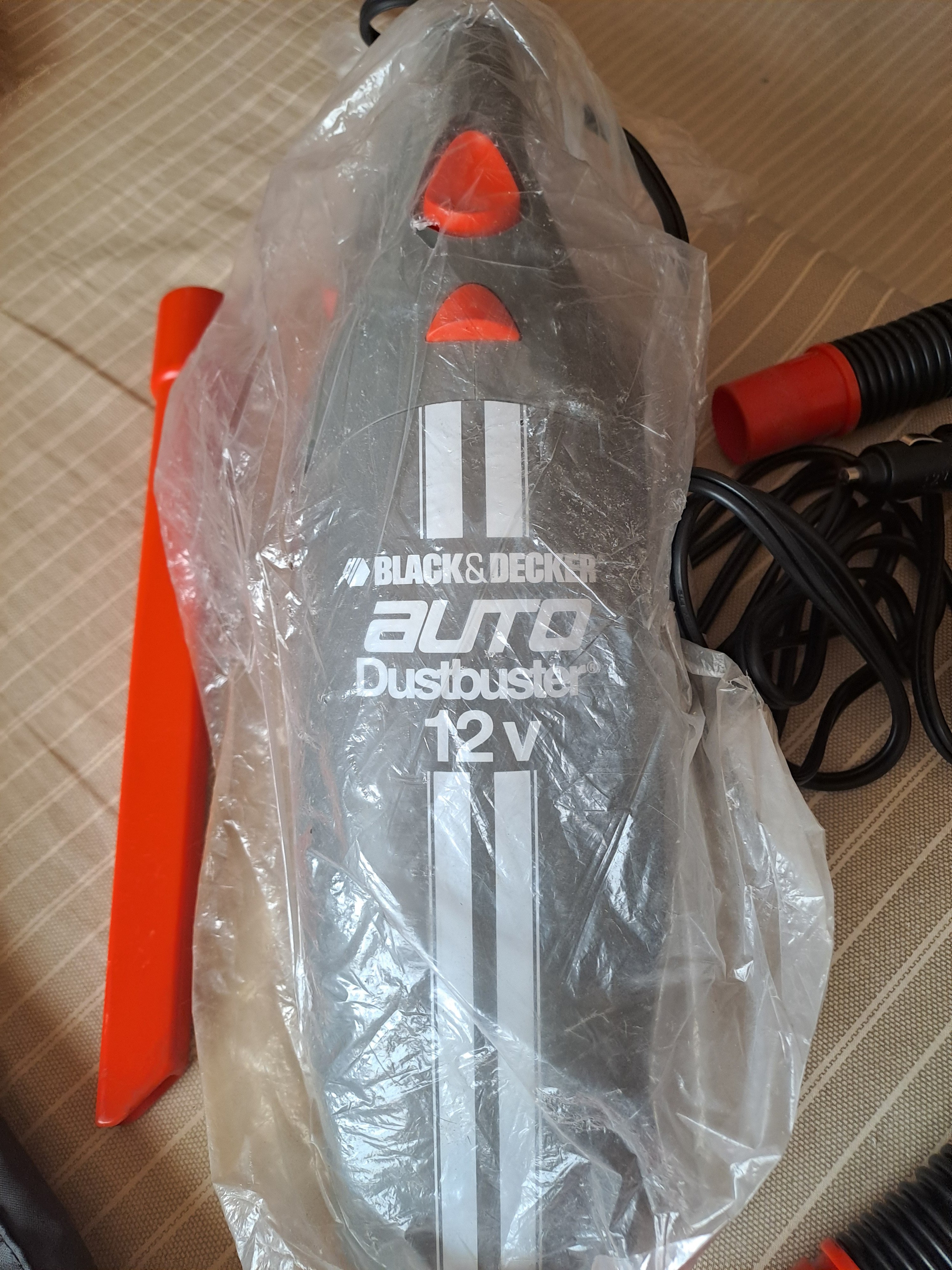 Black & Decker Car Vacuum Cleaner(used once only) - Image 2