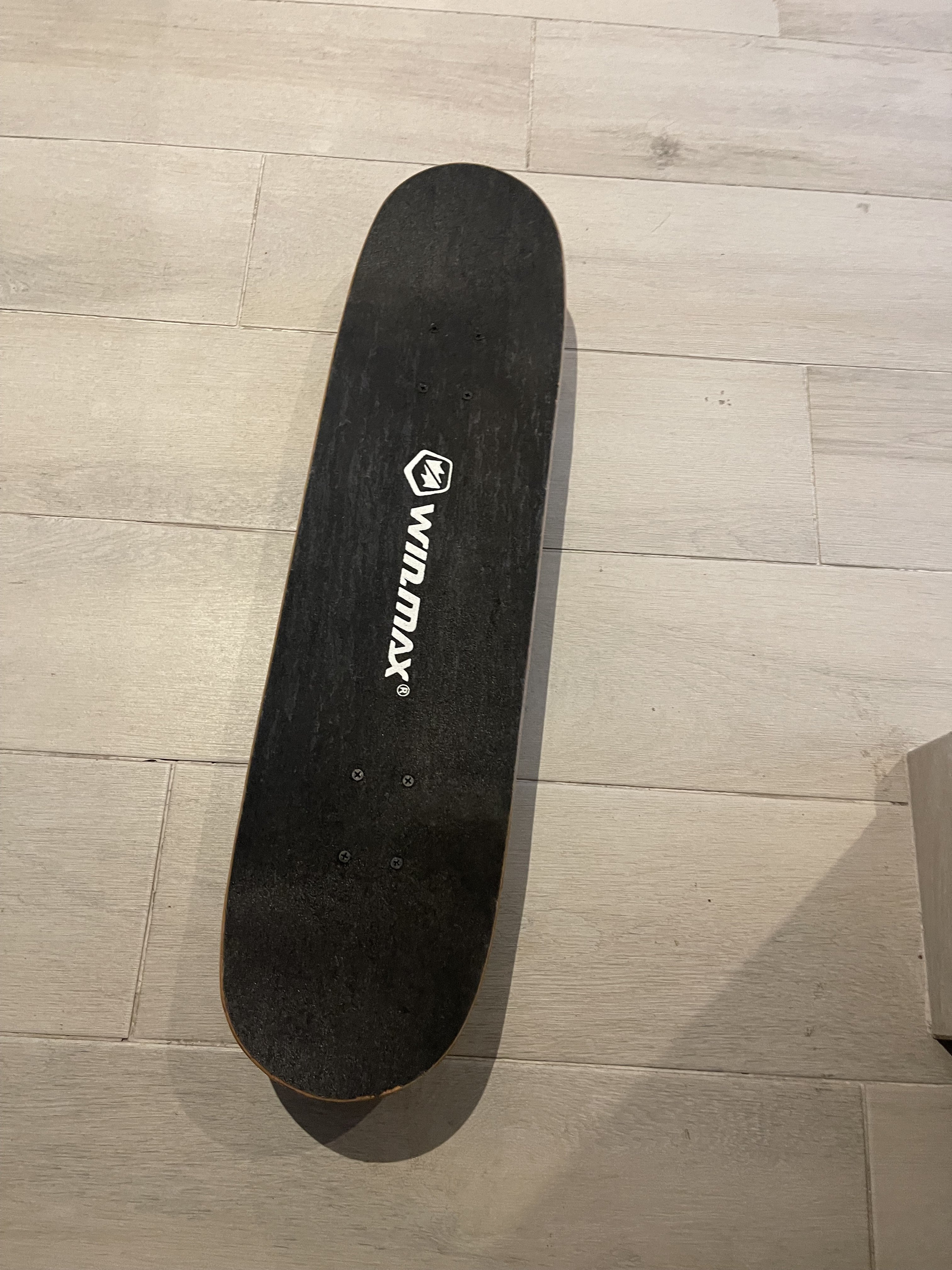 Roller skates and board - Image 8