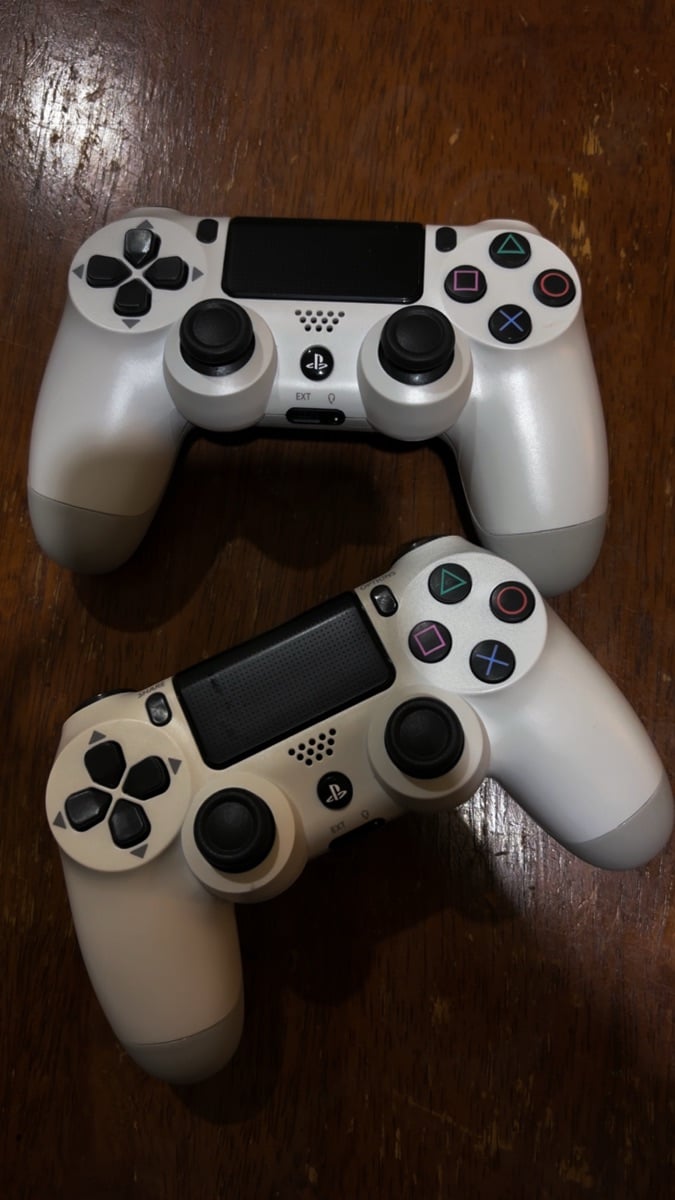 Ps4 controllers - Image 1
