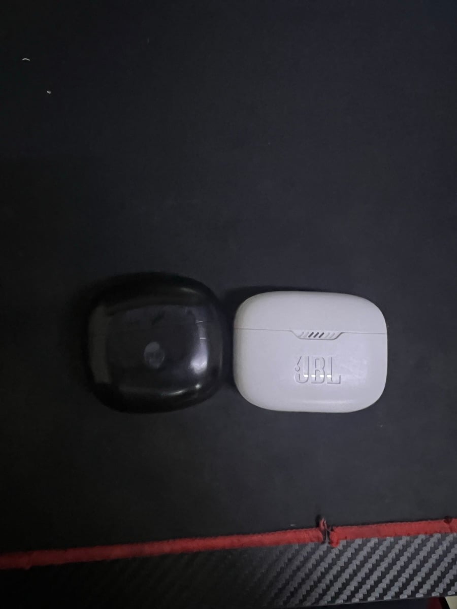 Skullcandy and JBL earbuds/headphones - Image 2