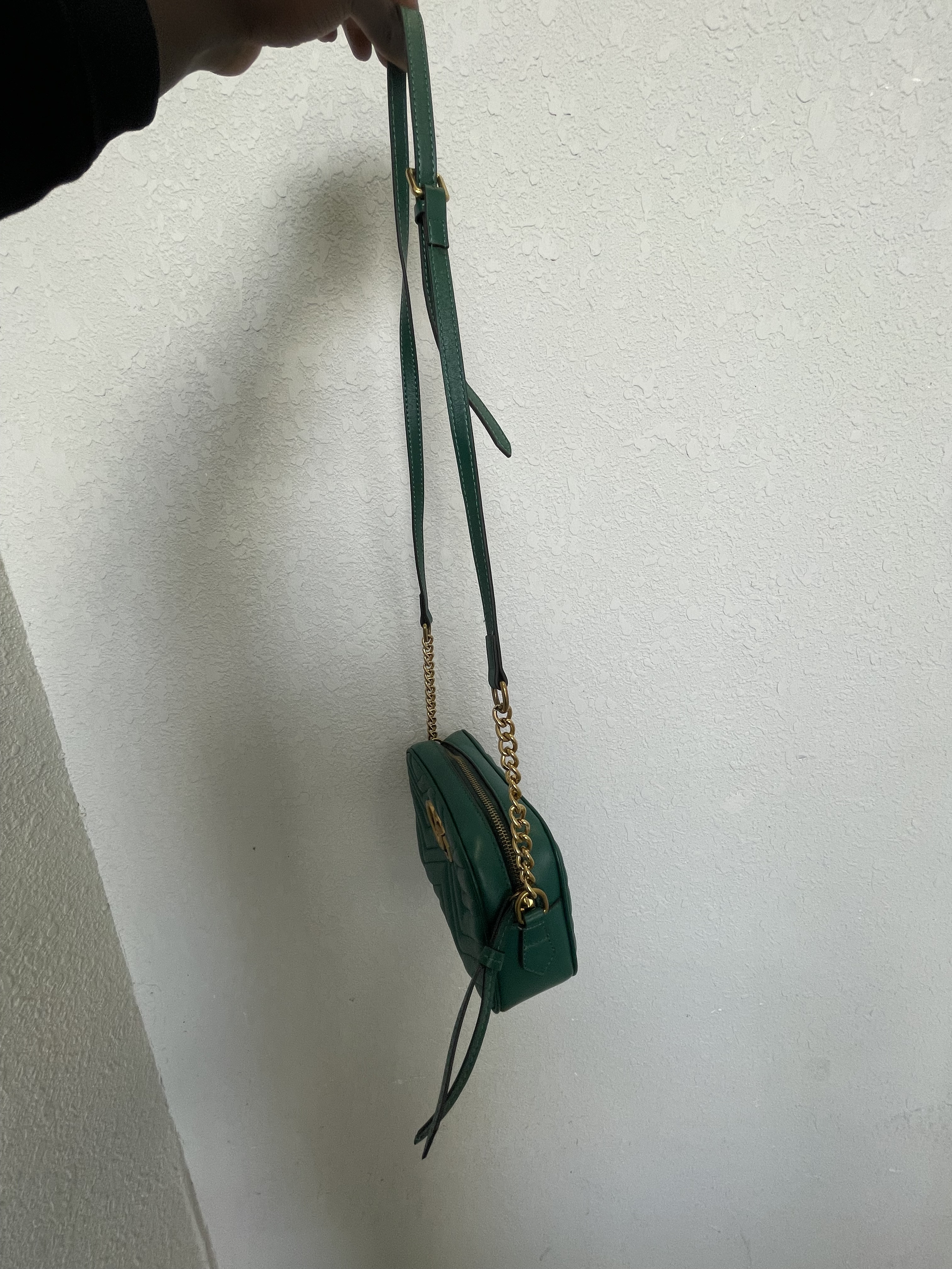 Original gucci marmont camera bag at negotiable price. - Image 6