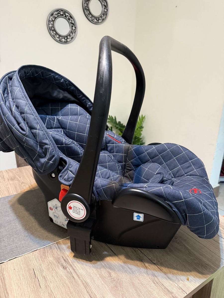 Indant carrier or car seat - Image 1