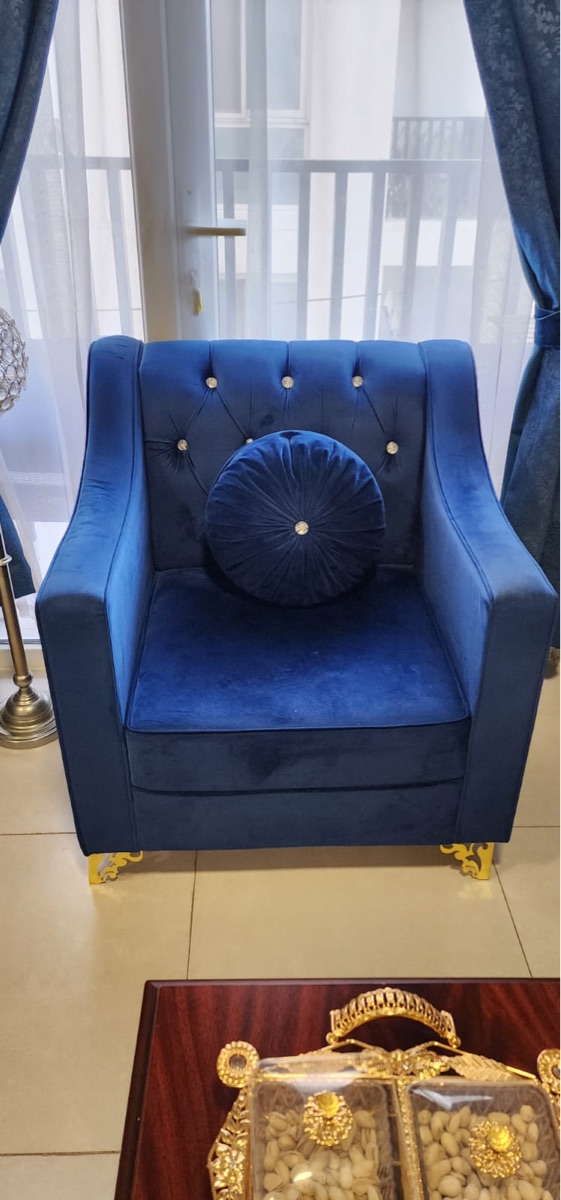 Beautiful 8 seater sofa set for sale - Image 3