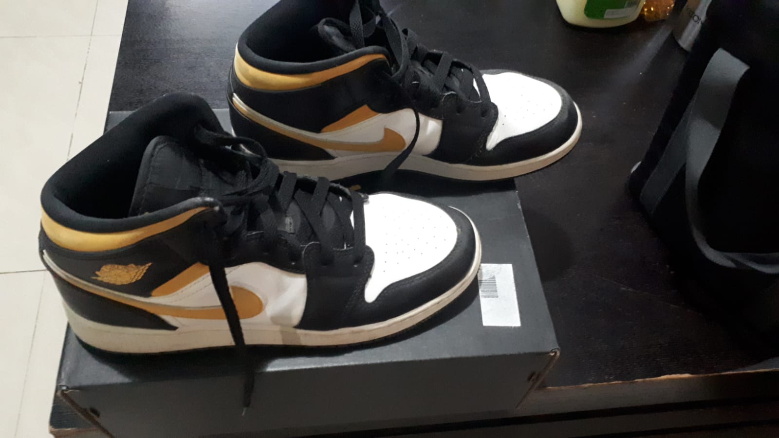 PRICE NEGOTIABLE | Used Jordan Shoes (US 7) - Image 2