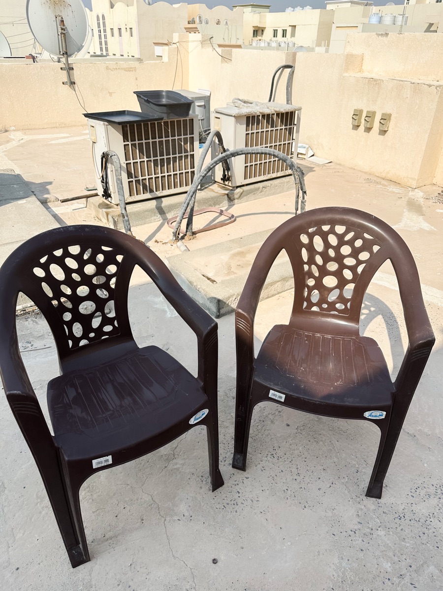 Ikea Sofa, Plastic Chairs and Table - Image 5