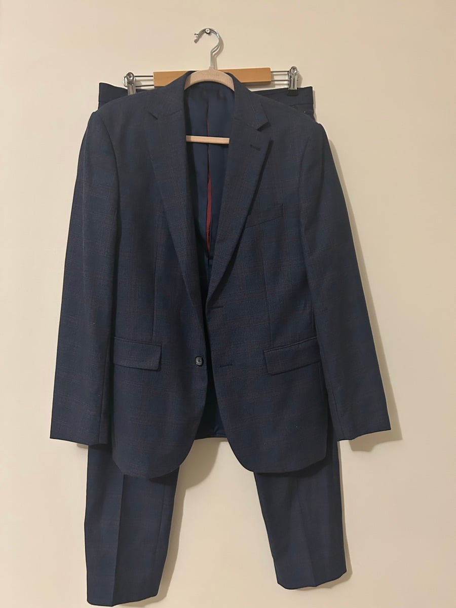 Men’s Suit - Medium (3 free ties) - Image 5