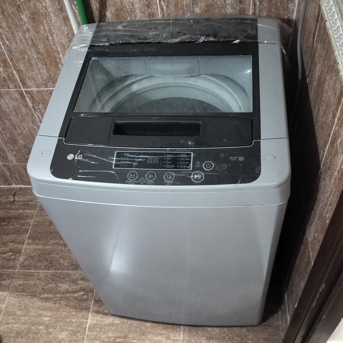 LG WASHING MACHINE 8 LTR - Image 1