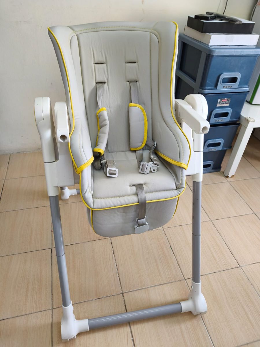 Baby chair for sale - like new - Image 2