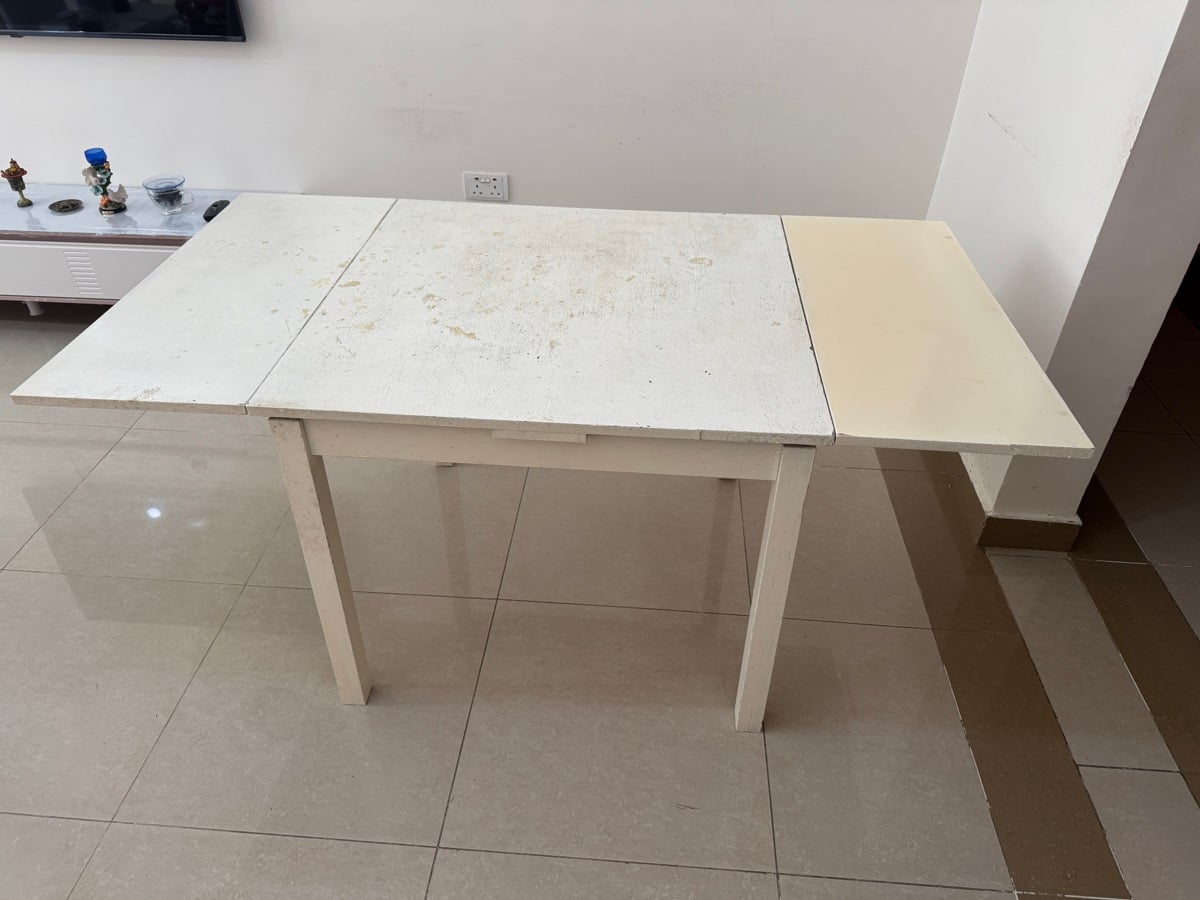 Dinning table + chair for sell, Wooden made Very good quality 200Qr for 4 chair, Location al khor - Image 5