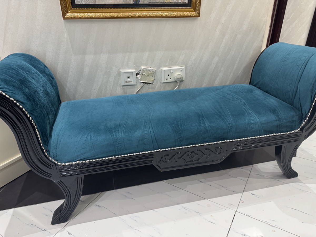 Sofa’s in great condition with table - Image 1