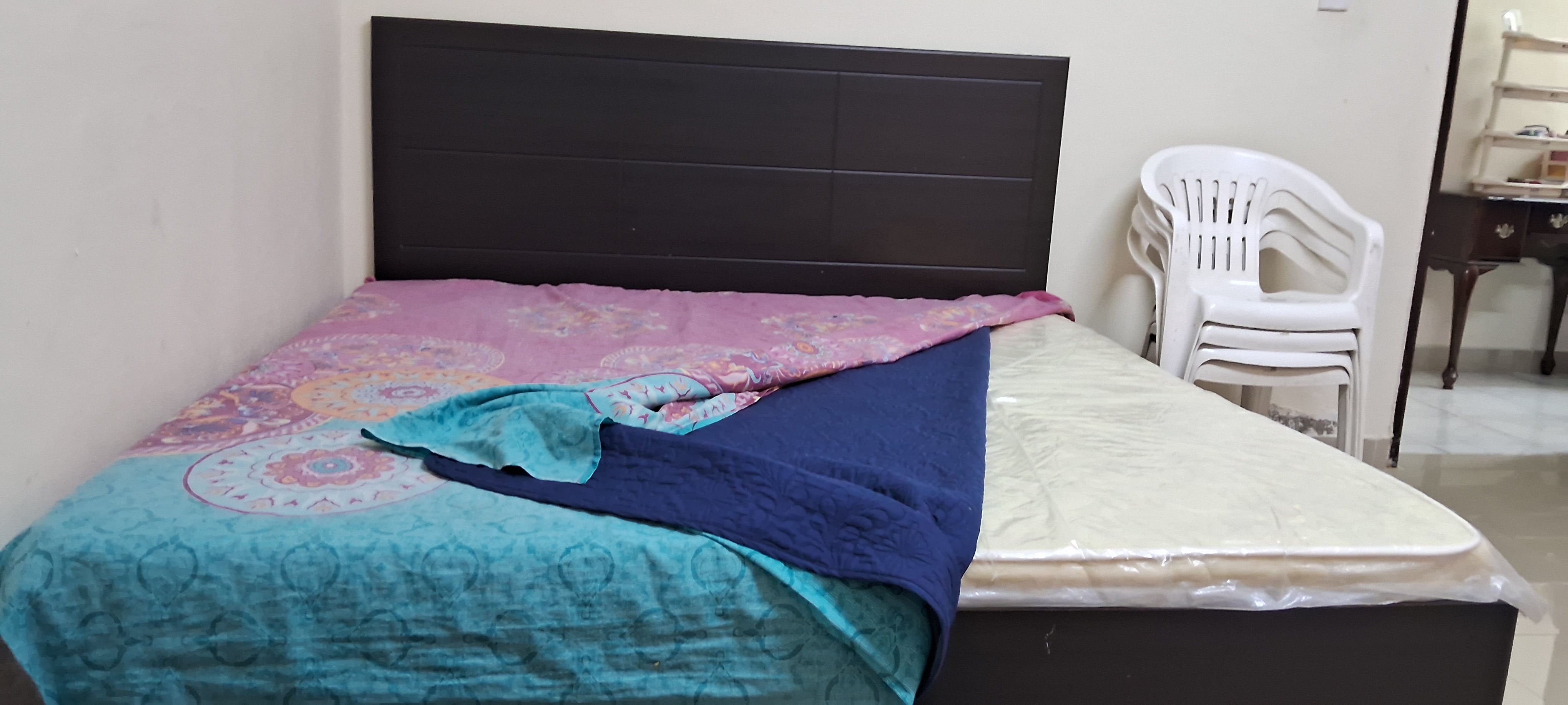 Bed with matress - Image 3