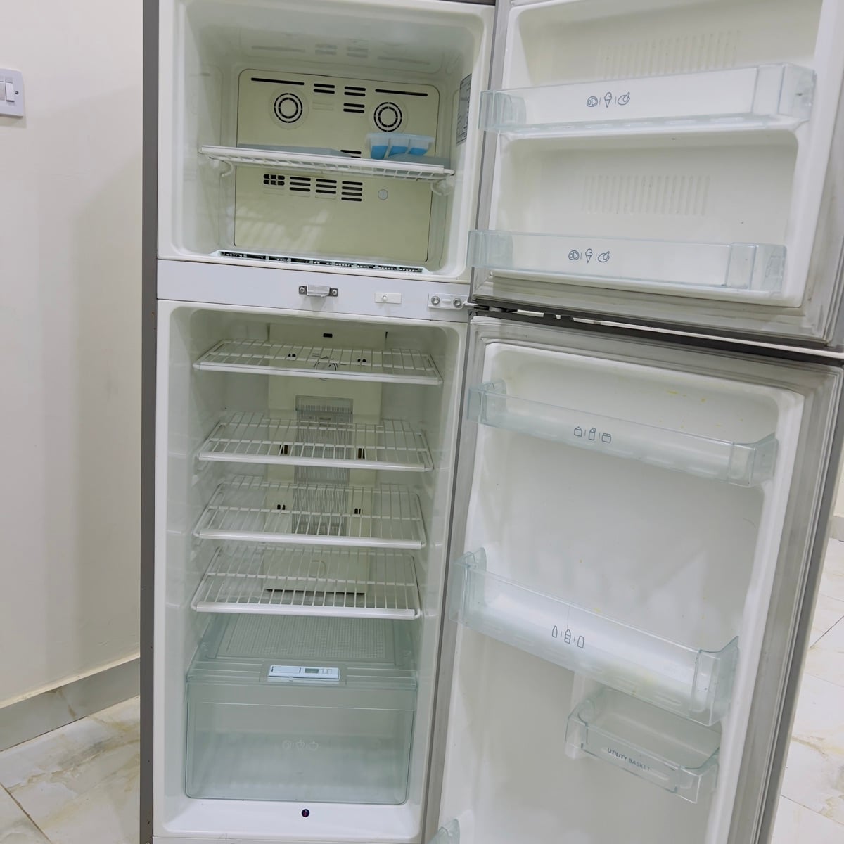 Fridge - LG Double door - Image 4