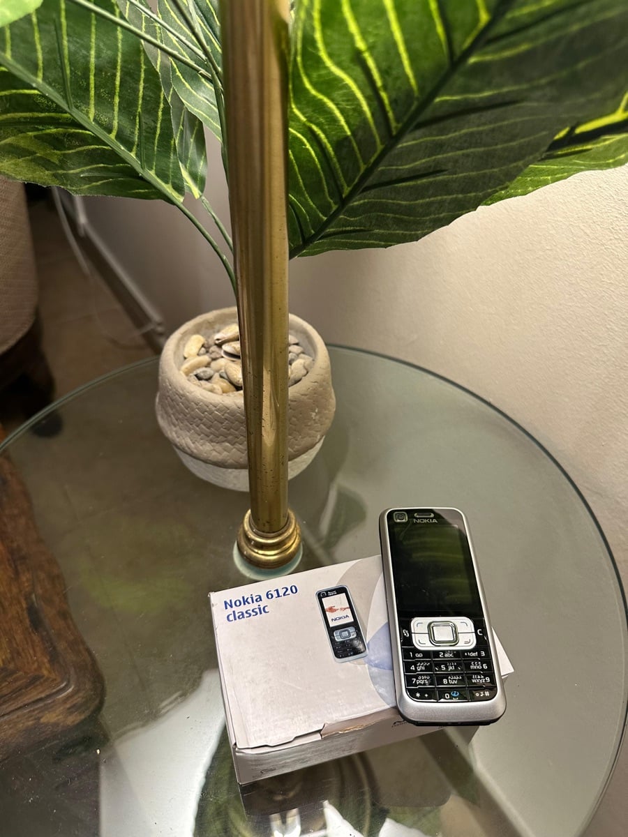 Old Nokia Classic phones. Free delivery - Image 6