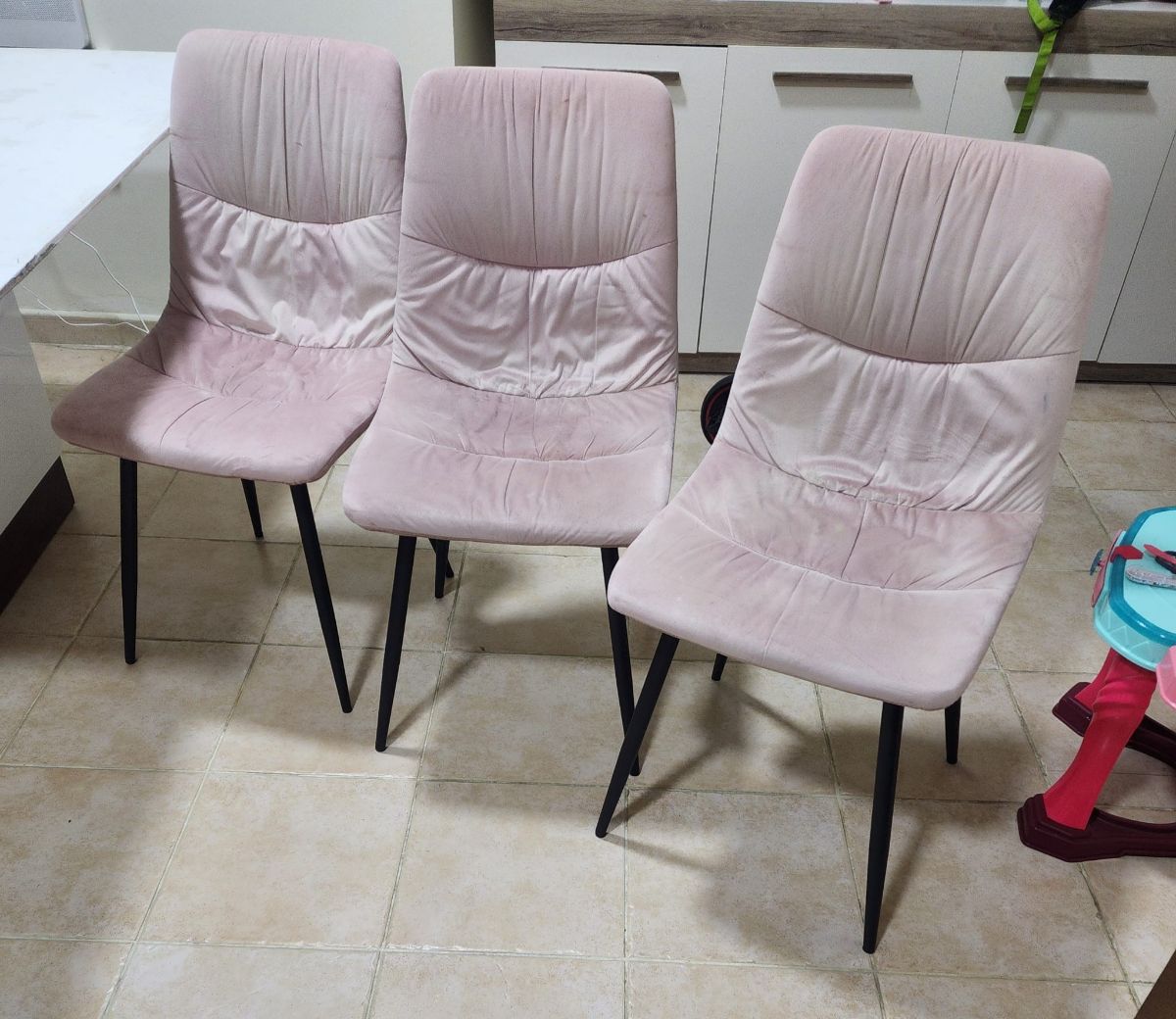 White square dining table and 6 chairs - Image 3