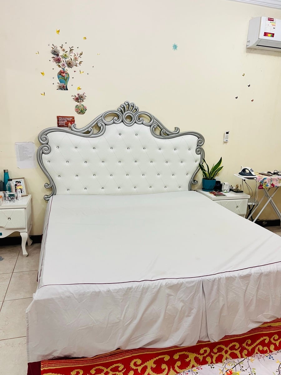 180 x 180 King size bed frame for sale - Image 2