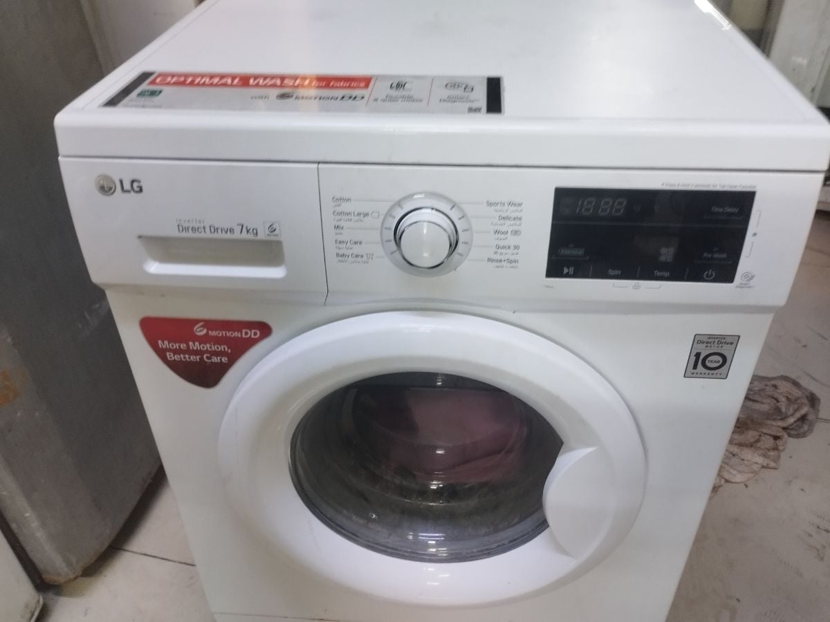 LG 7kg New Model Less Used Washing Machine For Sale - Image 3