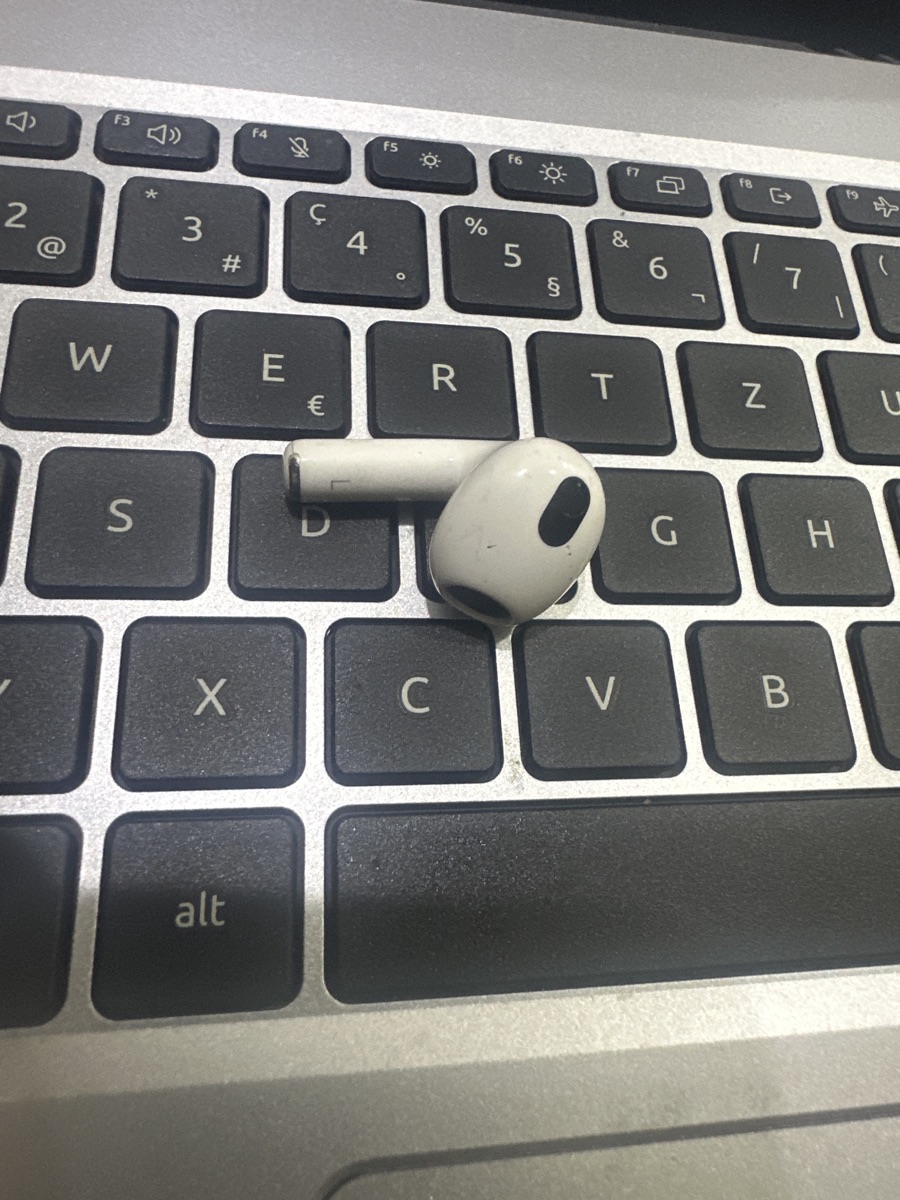 Air pod 3rd gen - Image 1