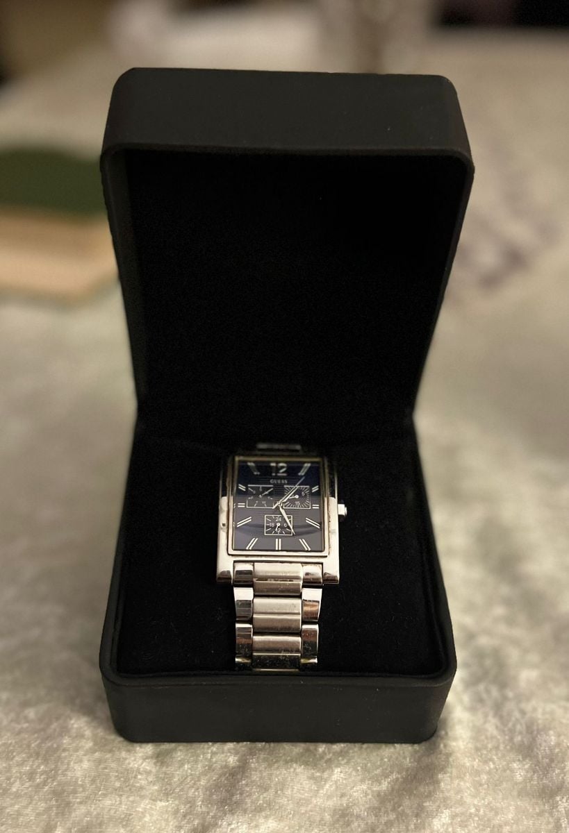 Original Used Guess - Image 1