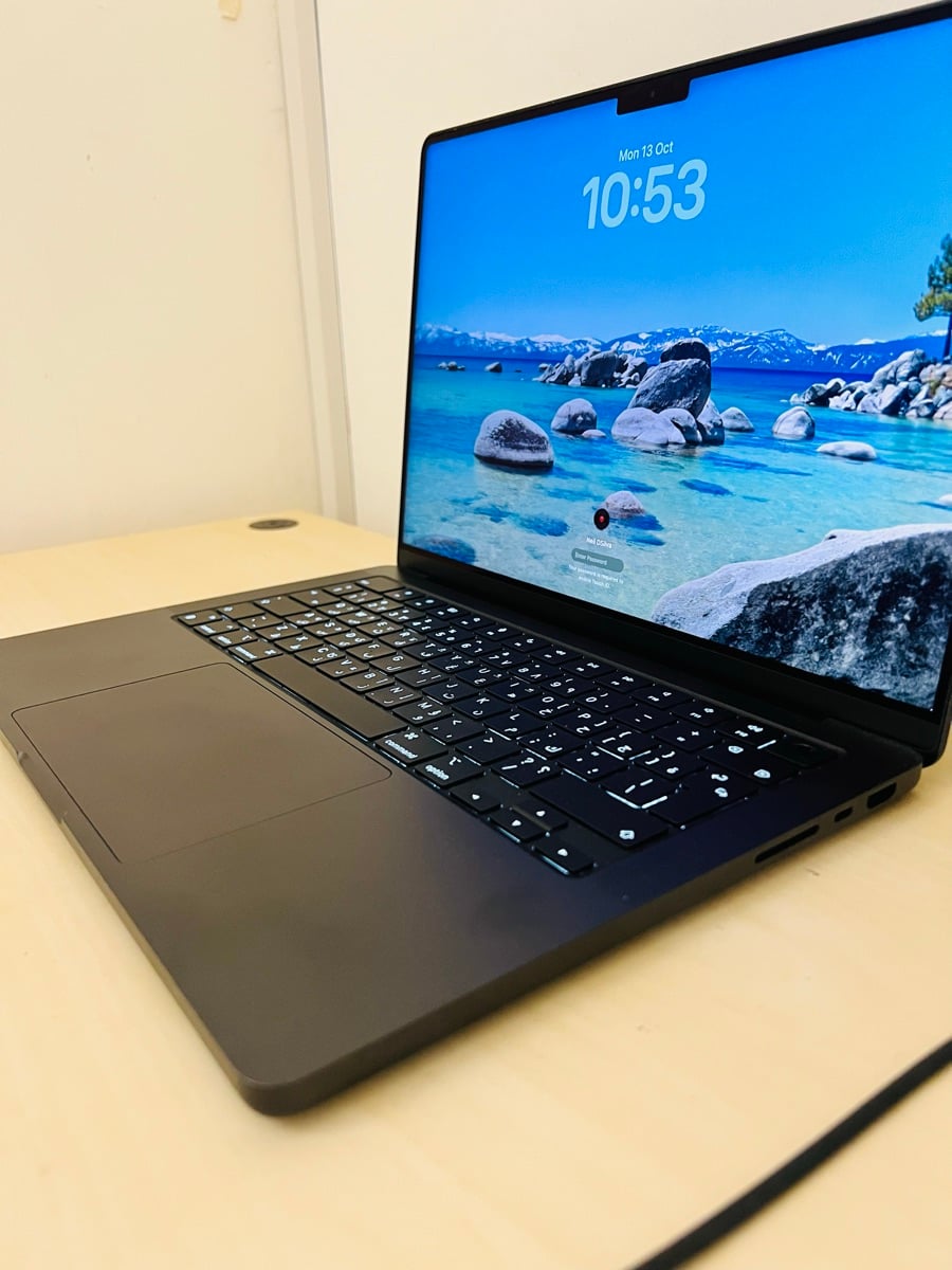 MacBook Pro - Image 4
