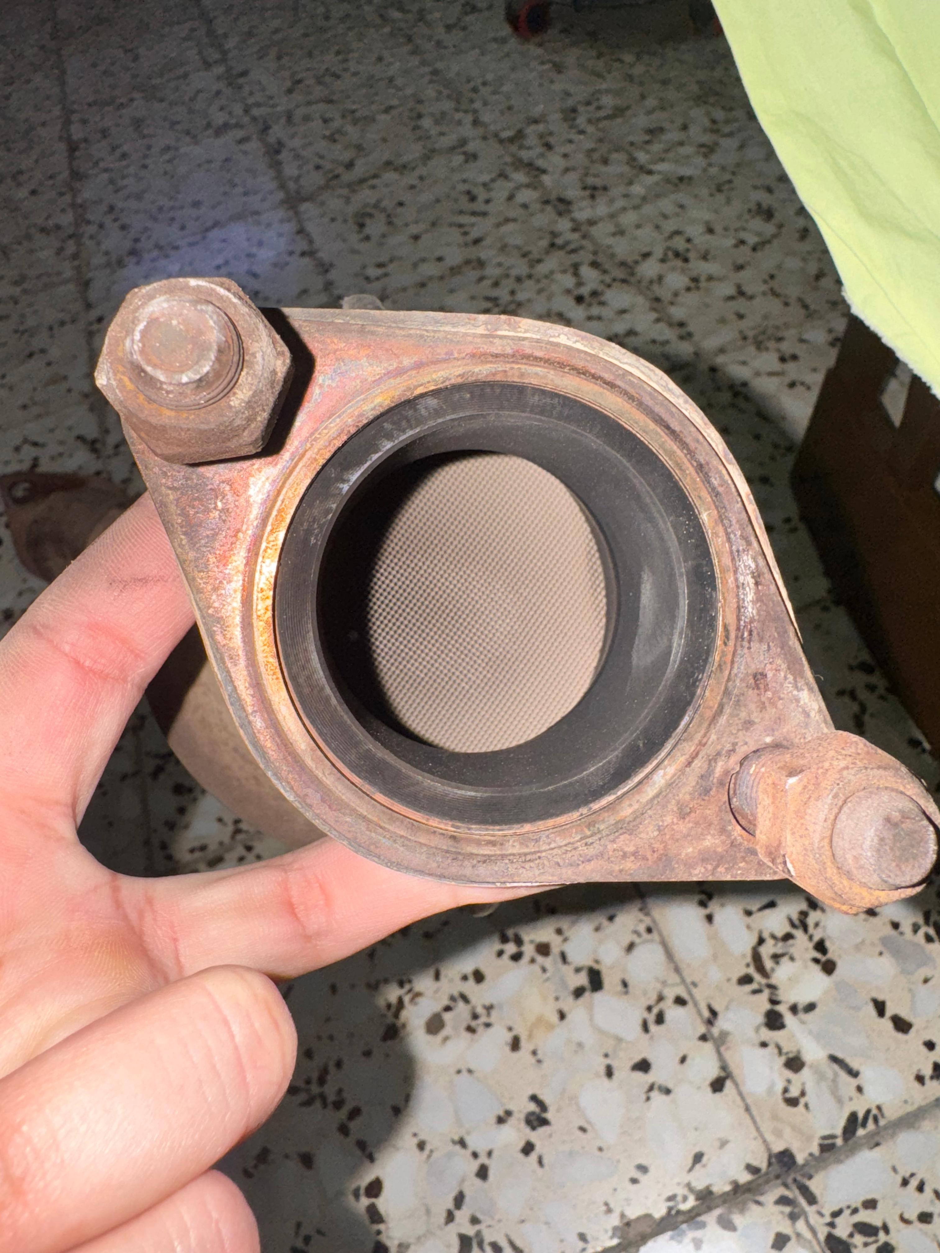 Catalytic converter for Kia cerato Koup  - Image 2