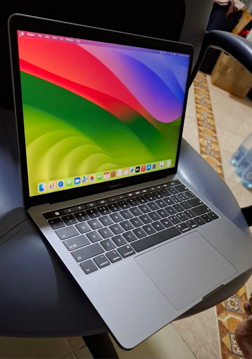MacBook Pro i7 Touch bar 2017
16GB RAM 512GB STORAGE - Image 2