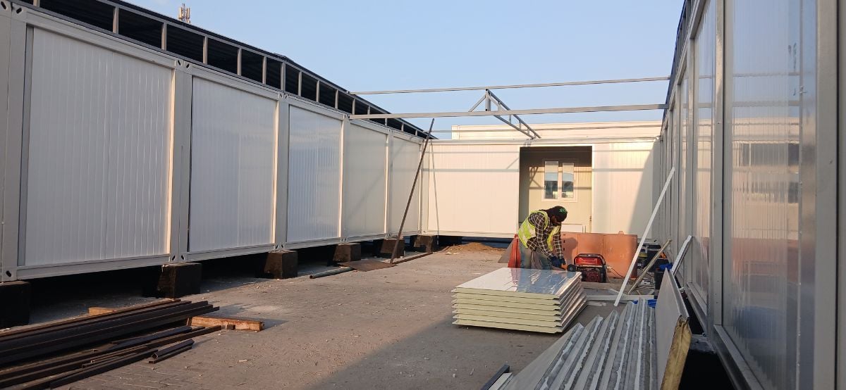 Portable cabins Toilets security rooms containers - Image 17