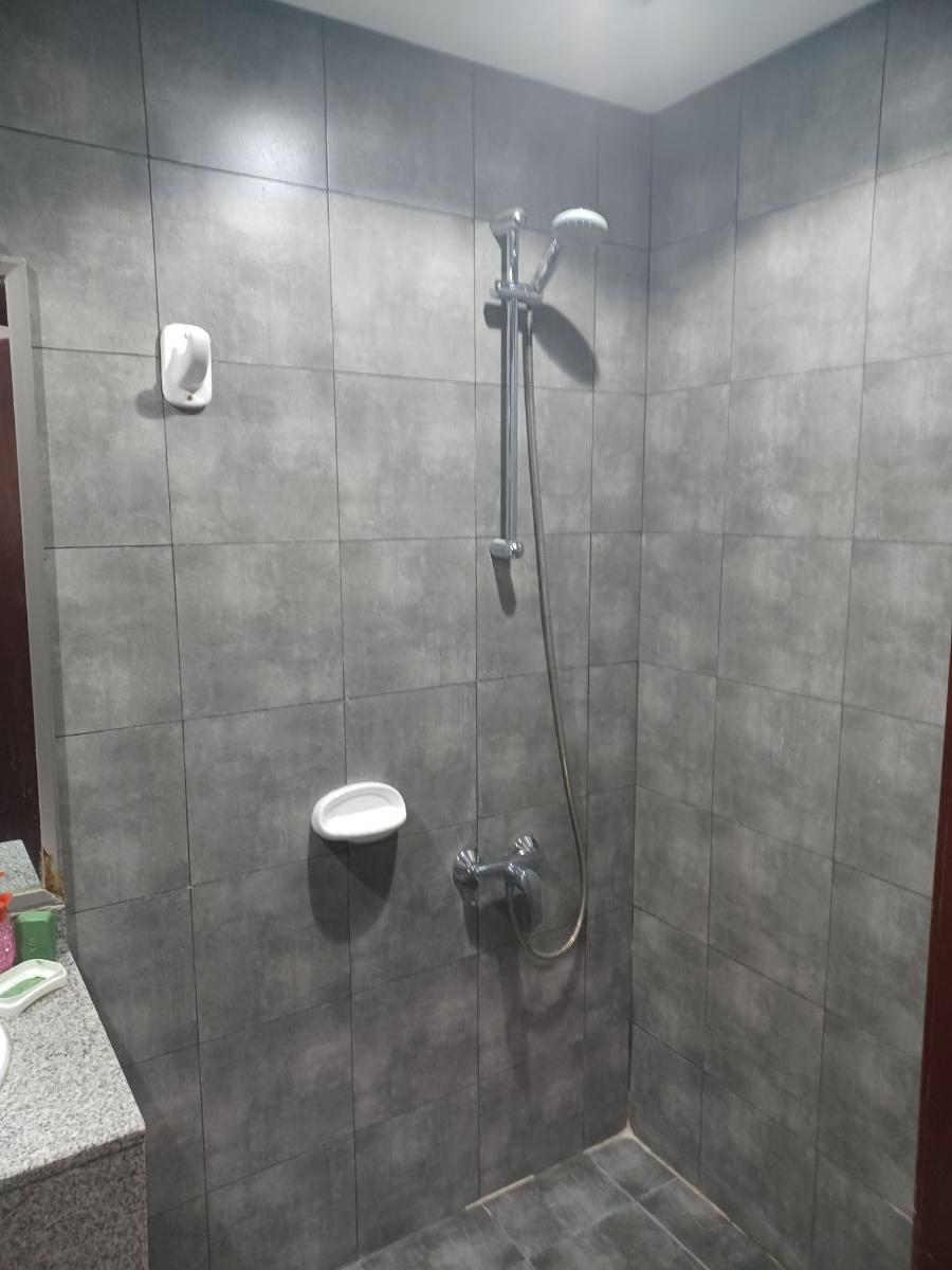 Need room partner - Image 3