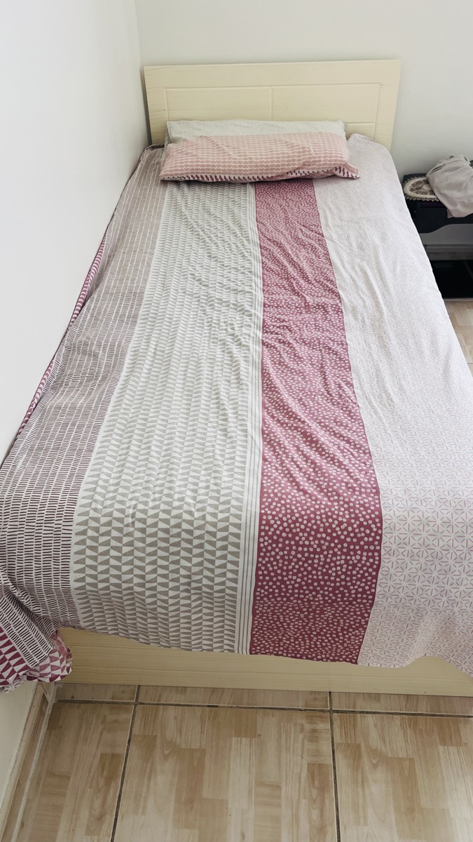 Single sized bed - Image 2