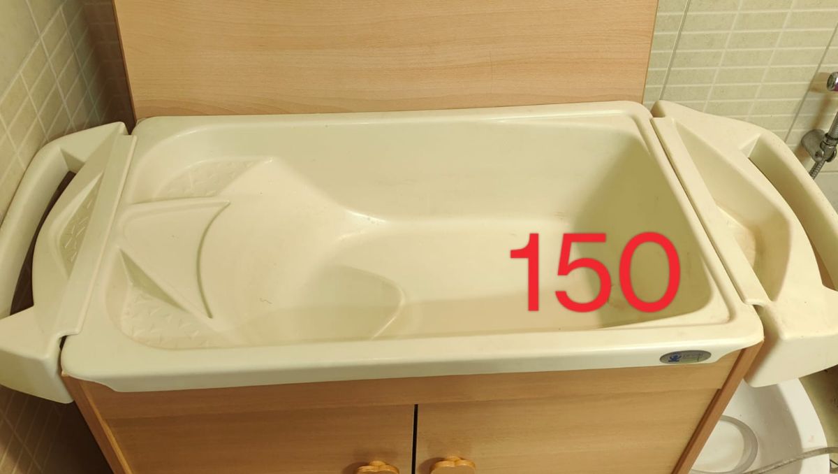 Baby bath tub with storage - Image 2